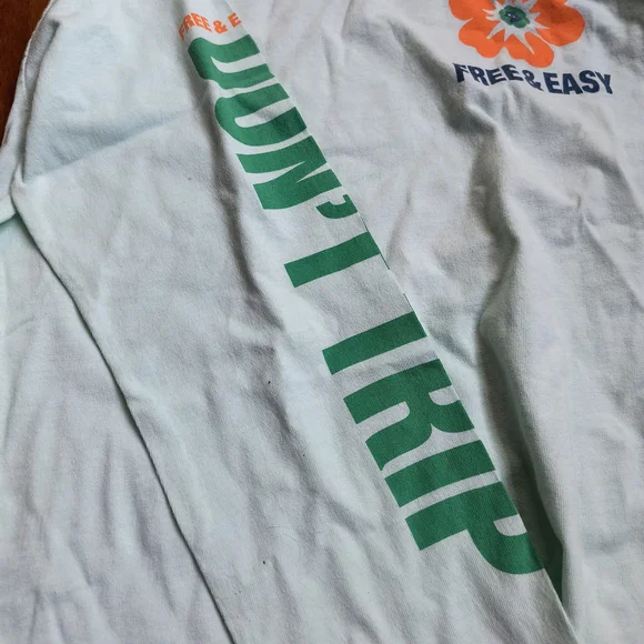 Free & Easy Light Blue Long Sleeve Graphic Tee - Orange Flower NWT - Picture 6 of 9